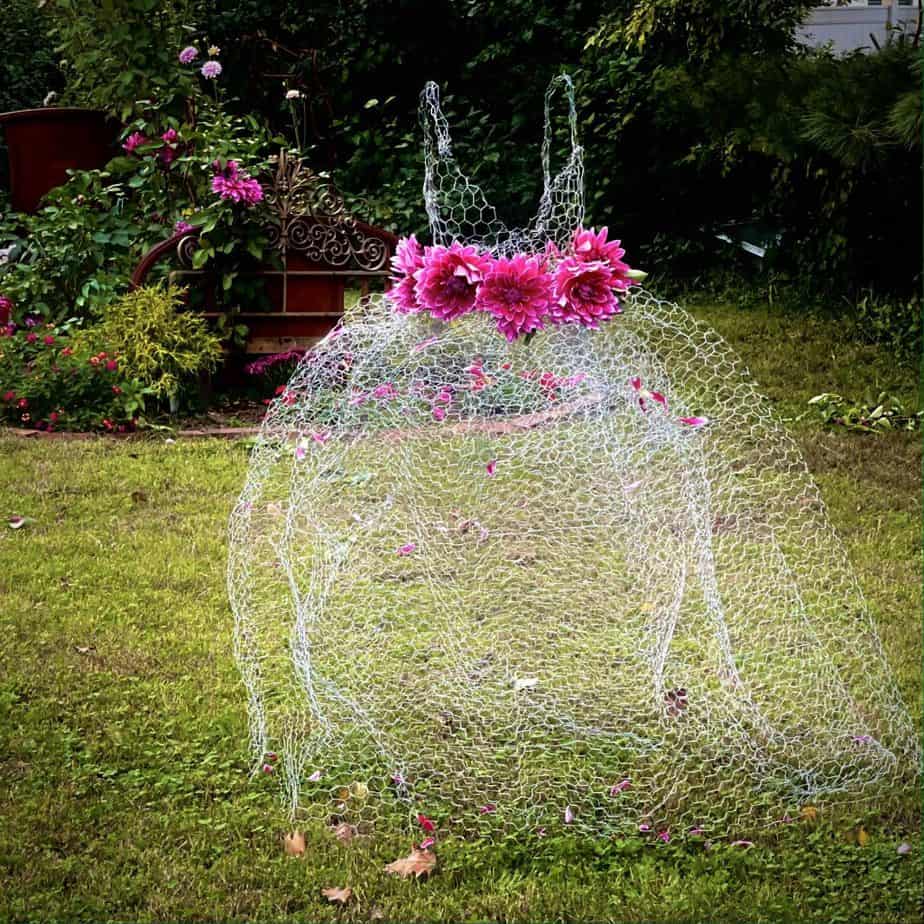 How to Make a Simple Chicken Wire Ghost 