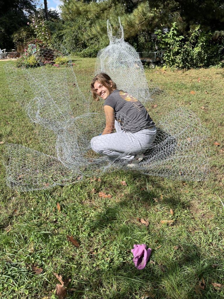 DIY ALL Season Yard Decor: How to make Chicken Wire Sculptures